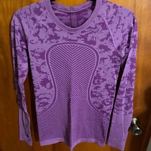 Long sleeve lululemon work out top